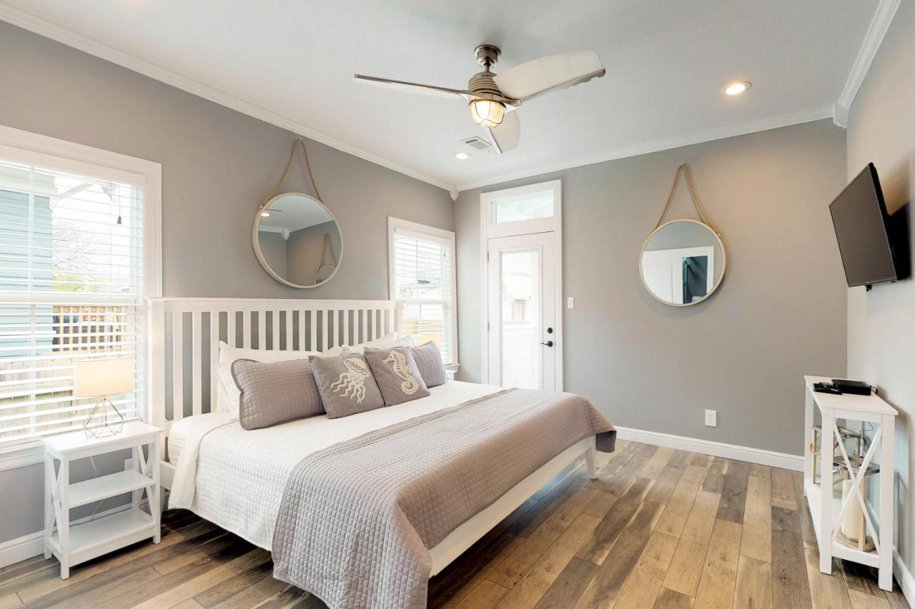 The Breezy Bungalow Galveston Esterno foto