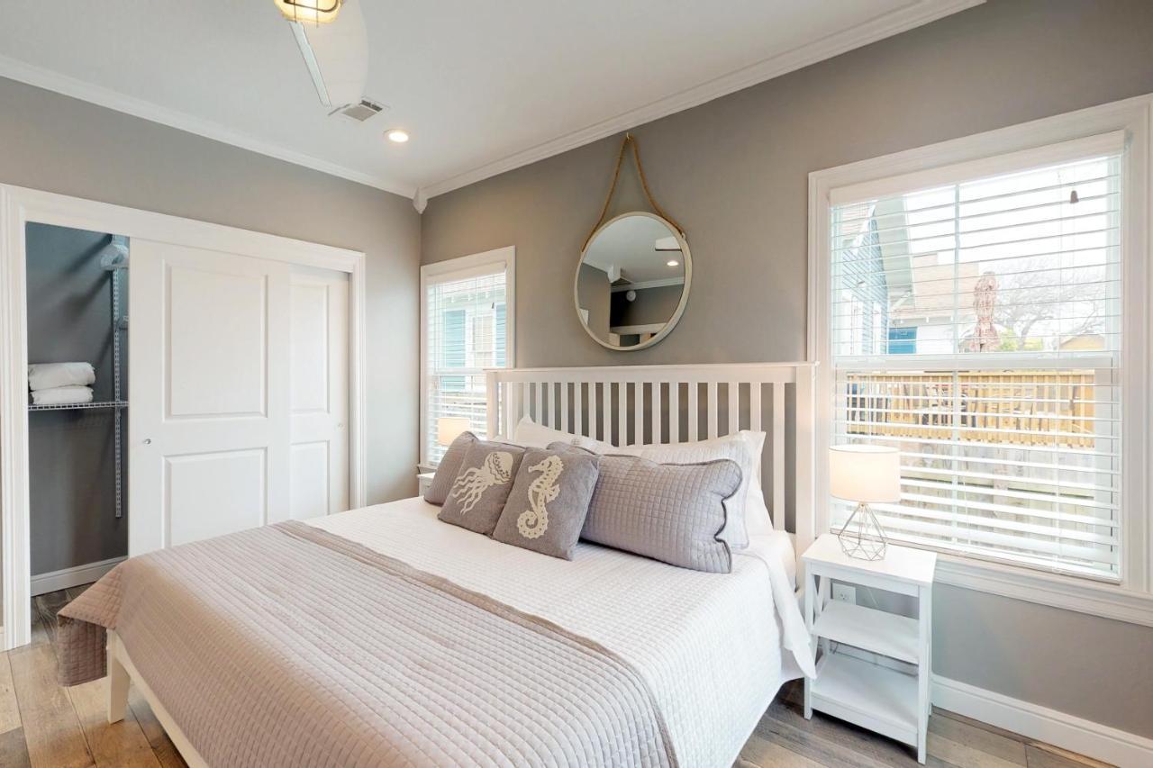 The Breezy Bungalow Galveston Esterno foto